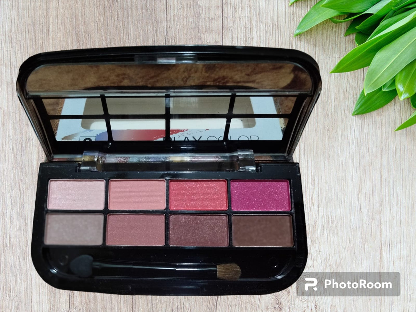 Lark Imported  Eyeshadow Palette